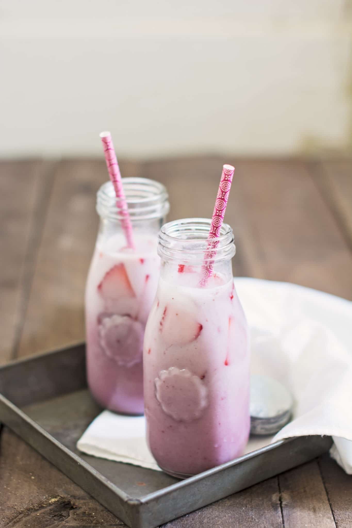 Hibiscus Strawberry Iced Latte - Little Figgy Food