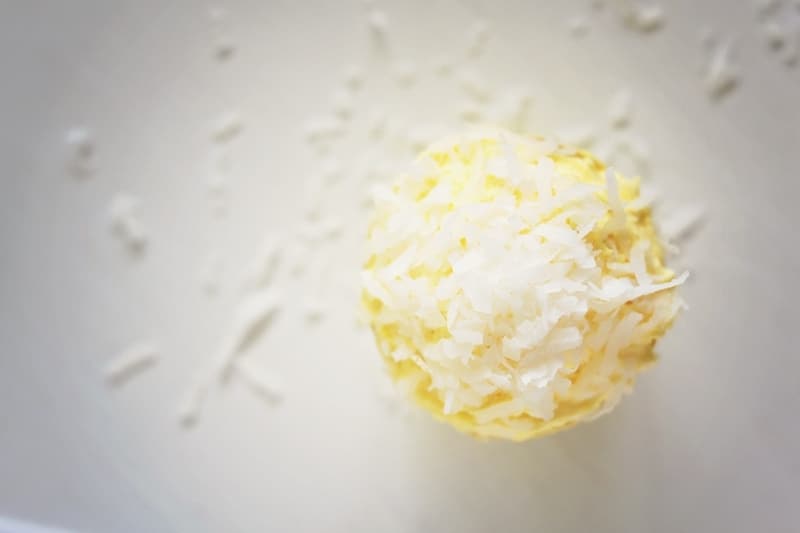 Coconut-Cupcake-@LittleFiggyFood-#CoconutHappy