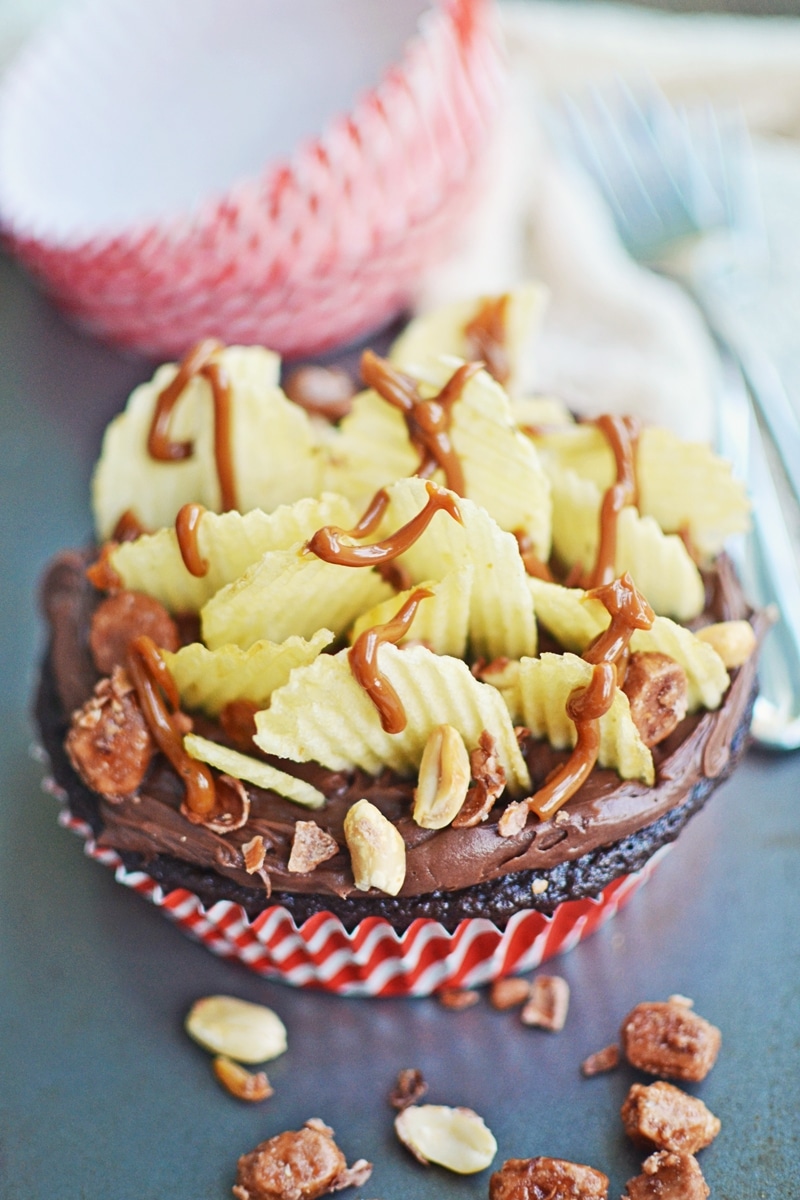 Chocolate Buttermilk Cupcakes with Style - @LittleFiggyFood - #LifeWithChocolate