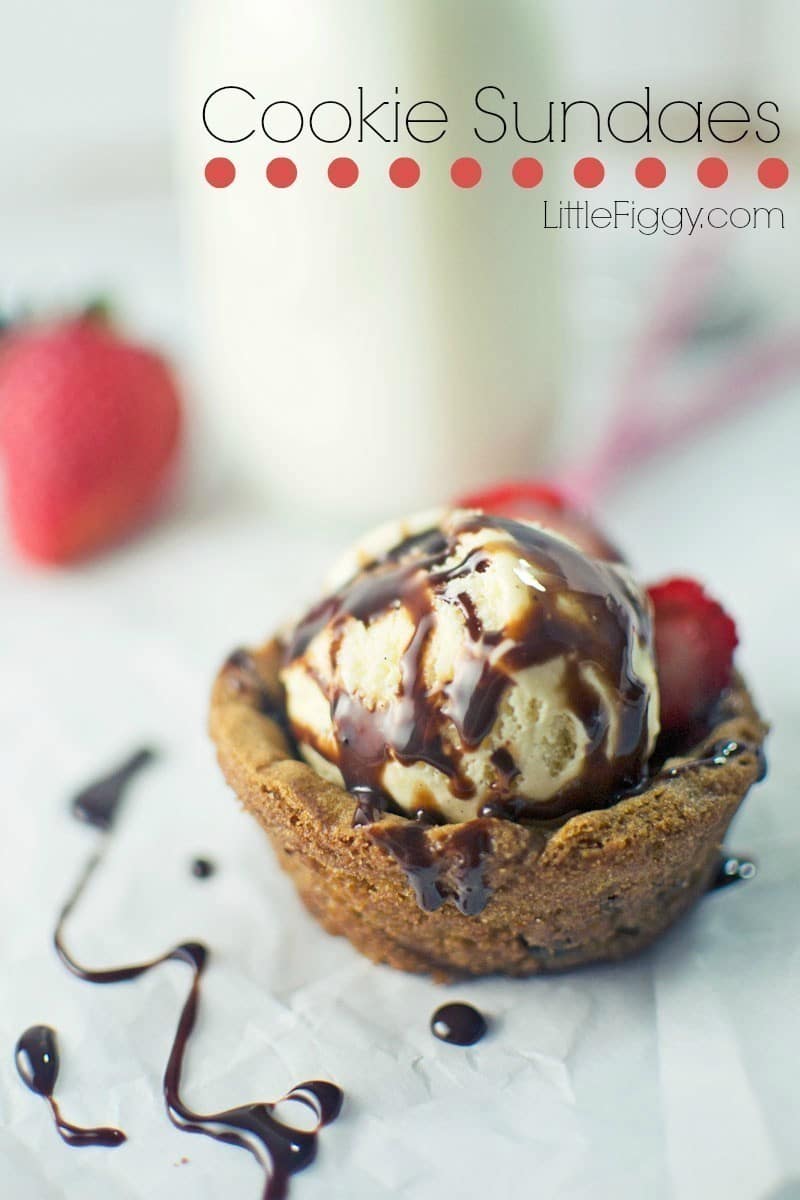 Enjoy these easy to make Cookie Sundaes are a great way to wind down your summer and get back to school - Recipe @LittleFiggyFood