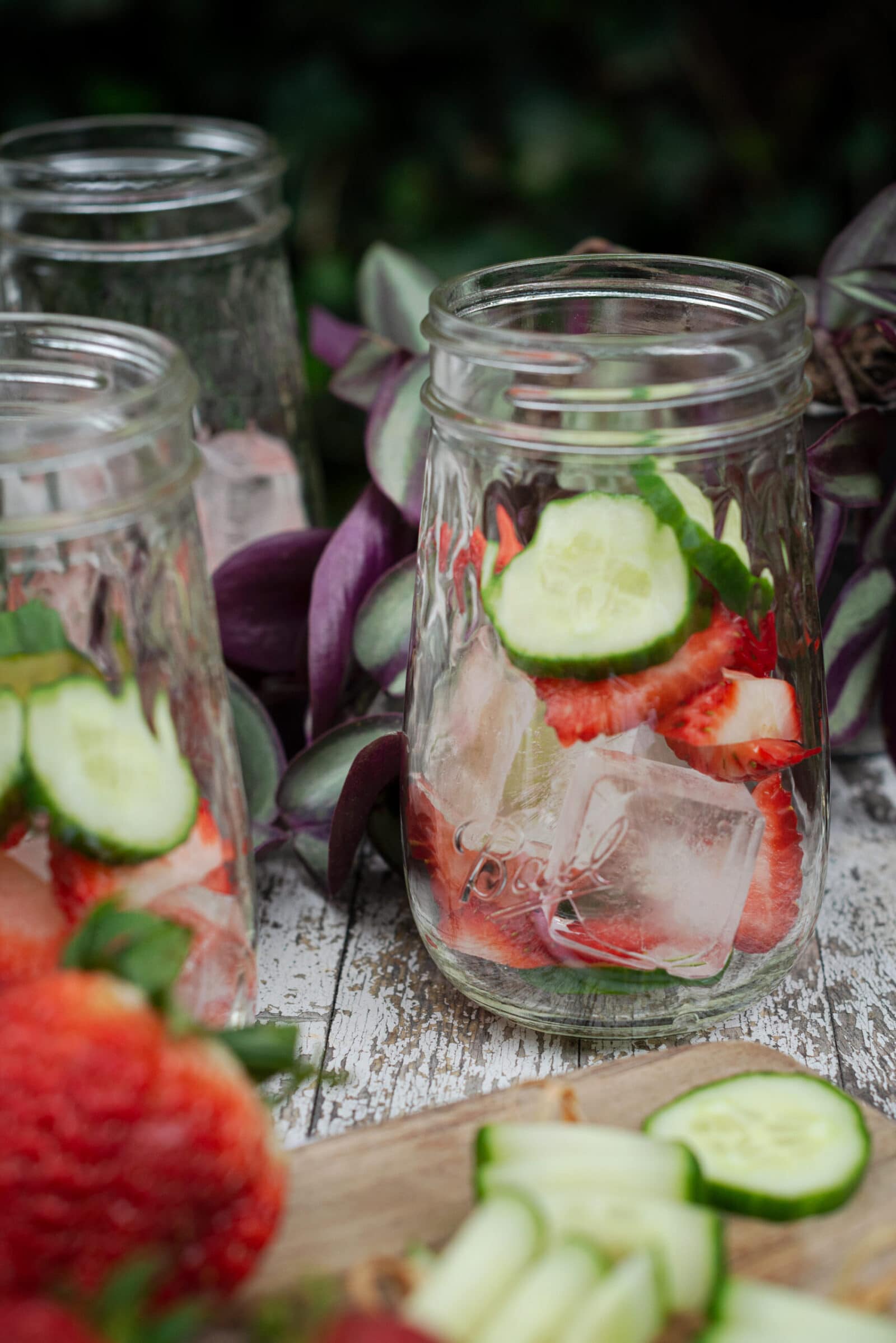 Filling Ball Flute Jars with fruit and ice