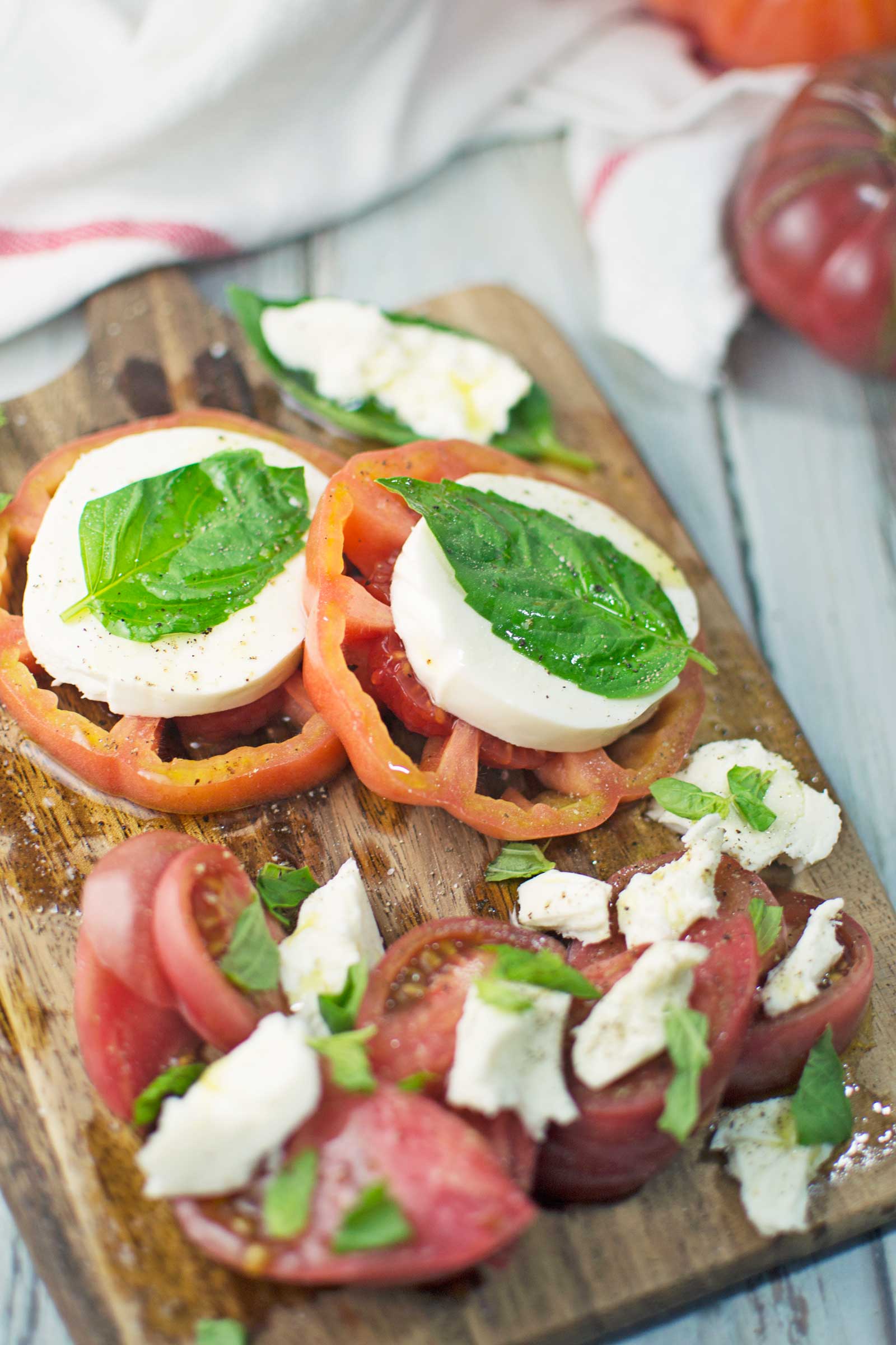 Classic Caprese Salad - @LittleFiggyFood - #Salad 