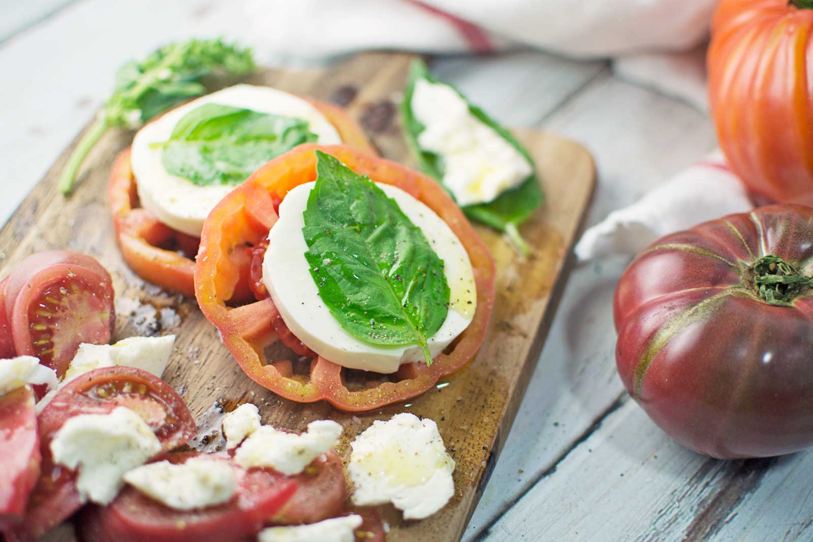 Classic Caprese Salad - @LittleFiggyFood - #Salad 