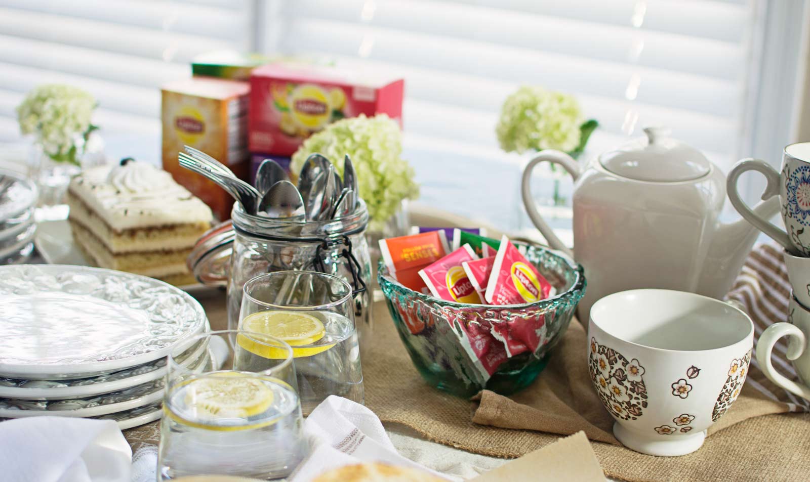 Casual Tablescape for a lovely Brunch - @LittleFiggyFood