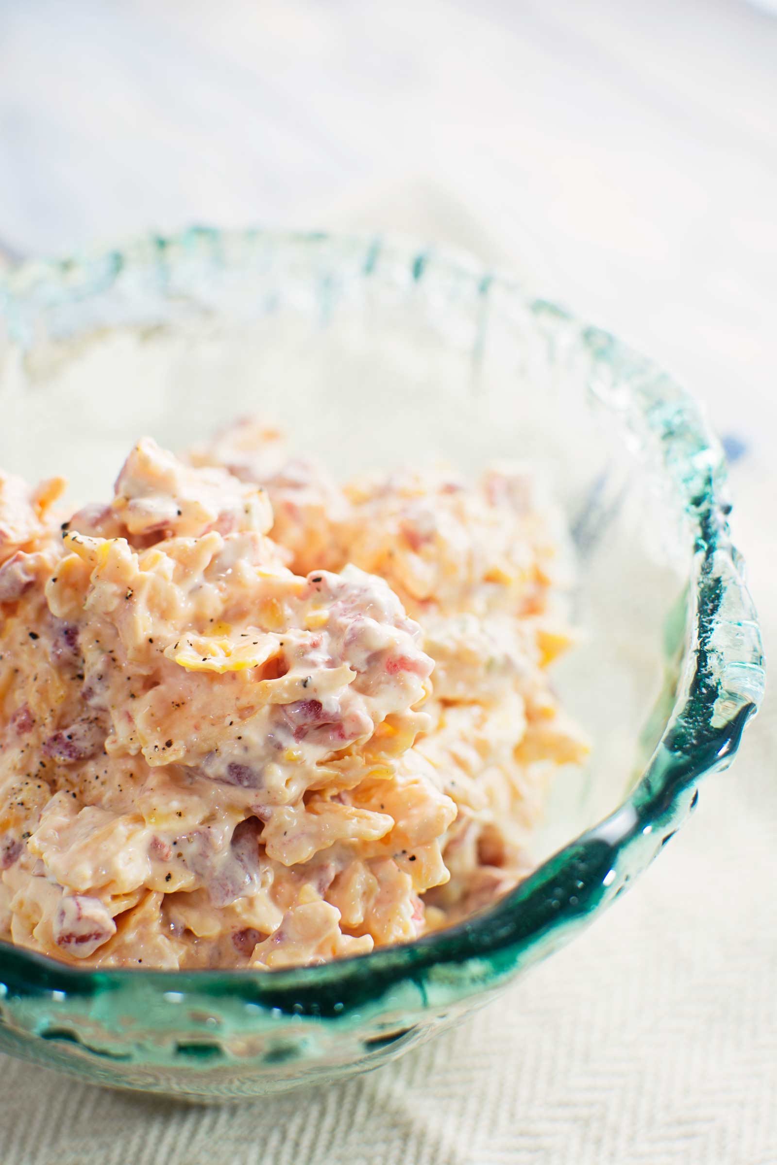 Try this quick & tasty Feisty Pimiento Cheese! Completely creamy, make it as spicy or mild as you like and enjoy it on crackers, sandwiches, grilled cheese sandwiches or hamburgers. Recipe by @LittleFiggyFood