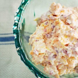Try this quick & tasty Feisty Pimiento Cheese! Completely creamy, make it as spicy or mild as you like and enjoy it on crackers, sandwiches, grilled cheese sandwiches or hamburgers. Recipe by @LittleFiggyFood