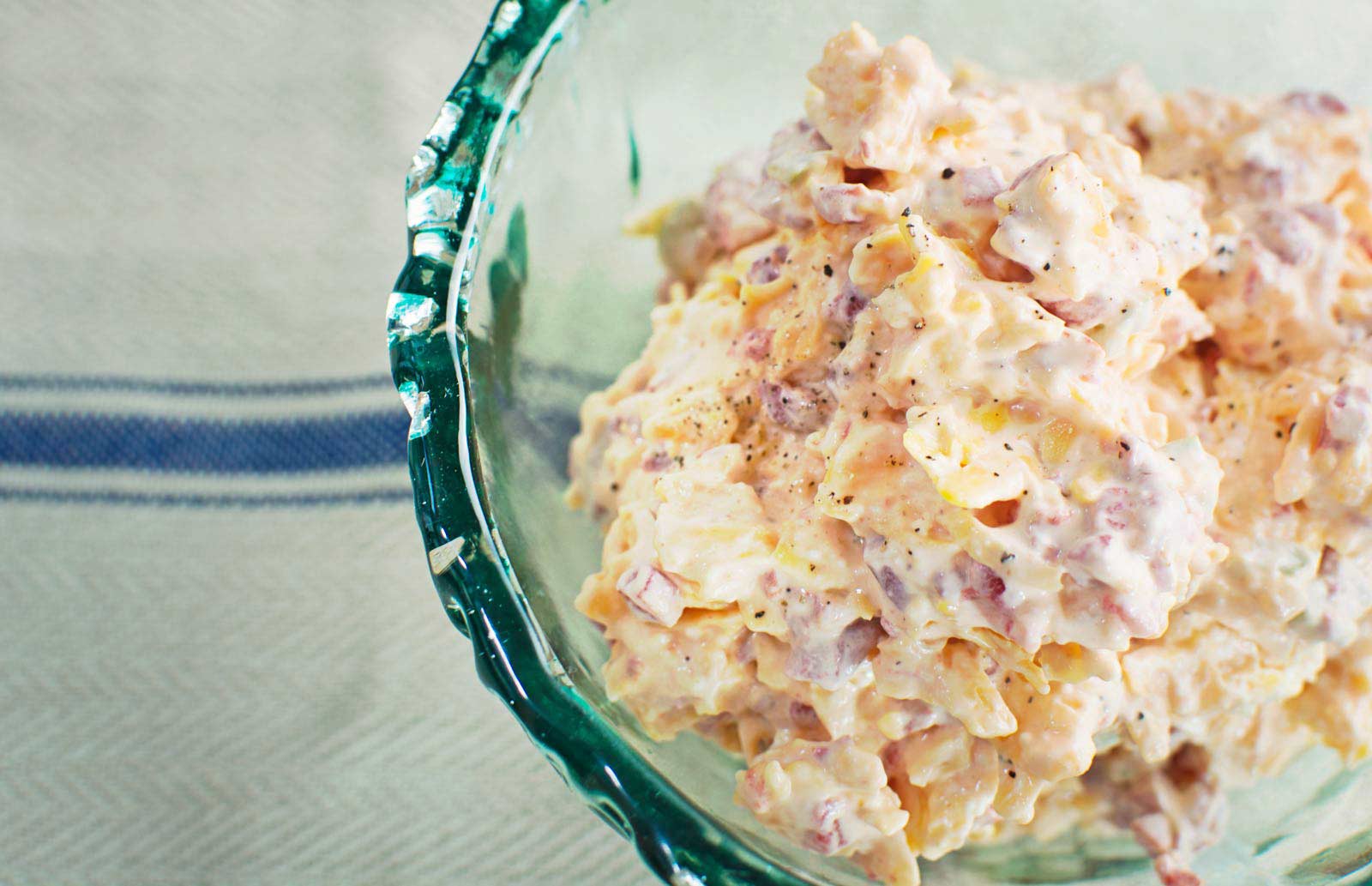 Try this quick & tasty Feisty Pimiento Cheese! Completely creamy, make it as spicy or mild as you like and enjoy it on crackers, sandwiches, grilled cheese sandwiches or hamburgers. Recipe by @LittleFiggyFood