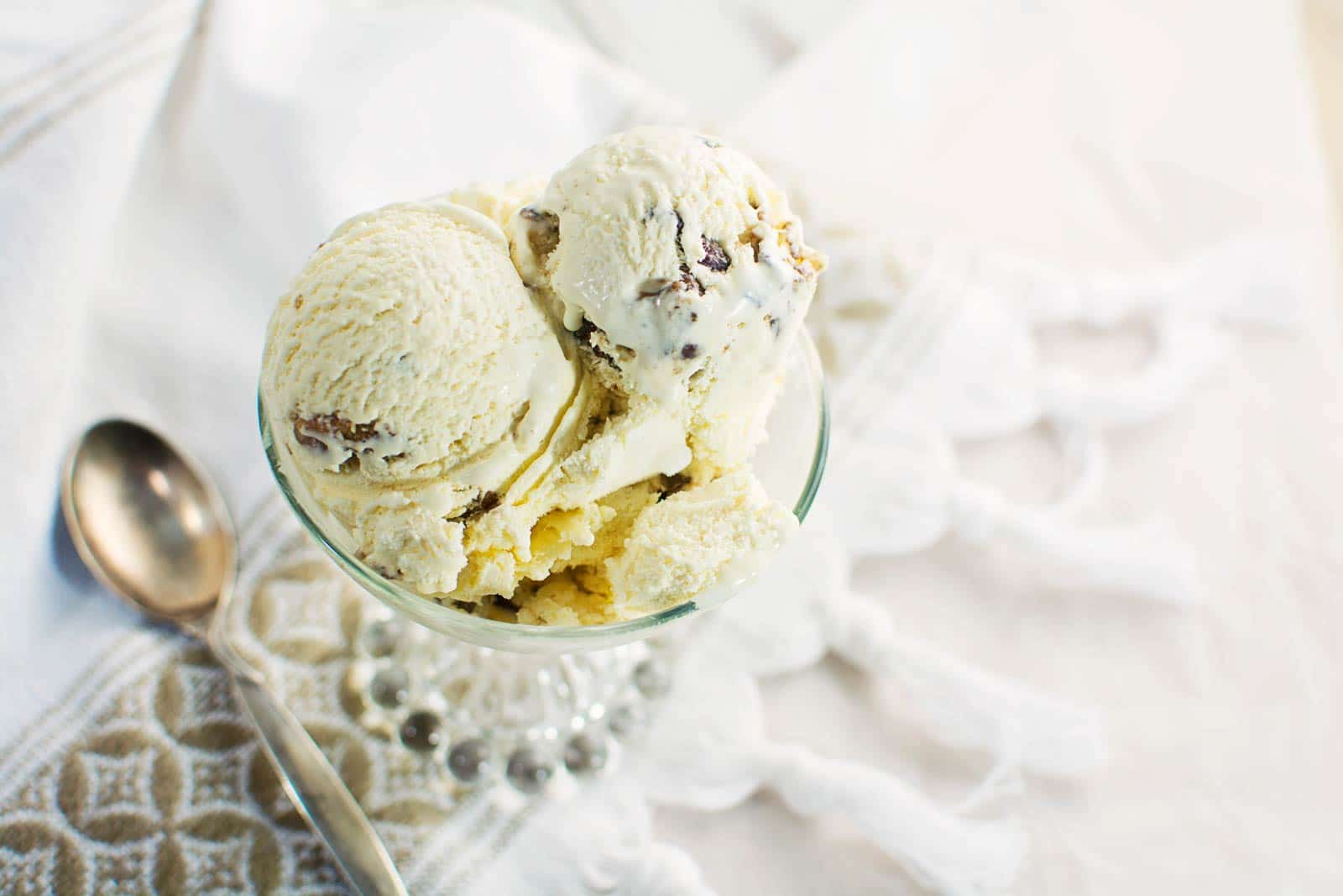 Brown Butter Candied Pecan Ice Cream, taking the everyday butter pecan ice cream to a new level. Recipe found at @LittleFiggyFood