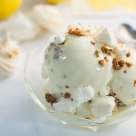 Icebox Lemon Pie Ice Cream with buttery graham cracker crumbs & crunchy Meringues to finish it off. Recipe by @LittleFiggyFood