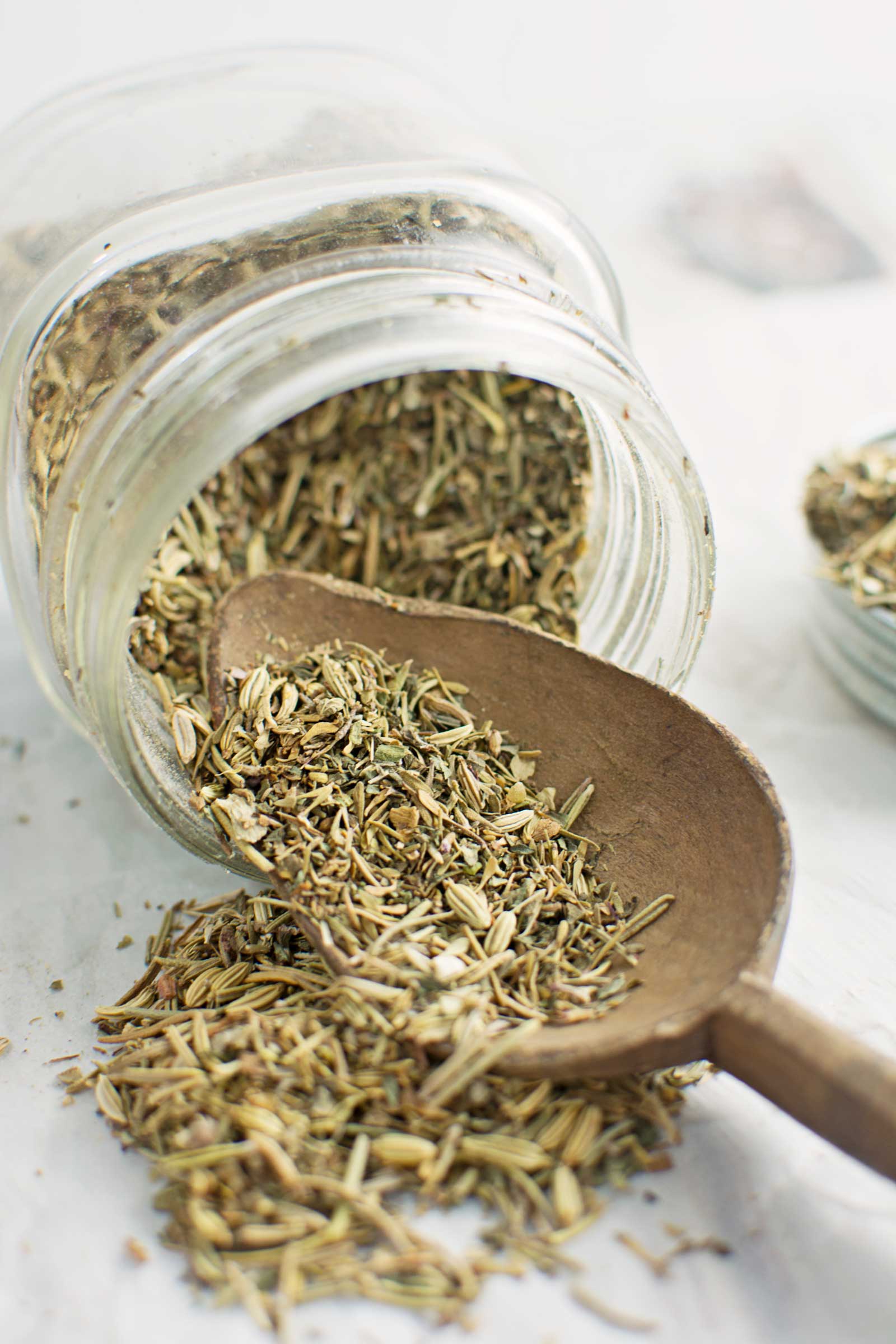 An all rounder herbal blend, Herbes de Provence. Recipe from @LittleFiggyFood