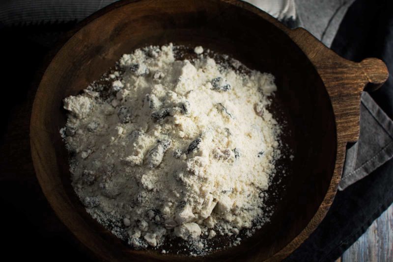 Easy to make & perfect for gifts from the kitchen, Orange Scented Raisin Scone Mix! Get the recipe from @LittleFiggyFood