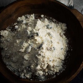 Easy to make & perfect for gifts from the kitchen, Orange Scented Raisin Scone Mix! Get the recipe from @LittleFiggyFood