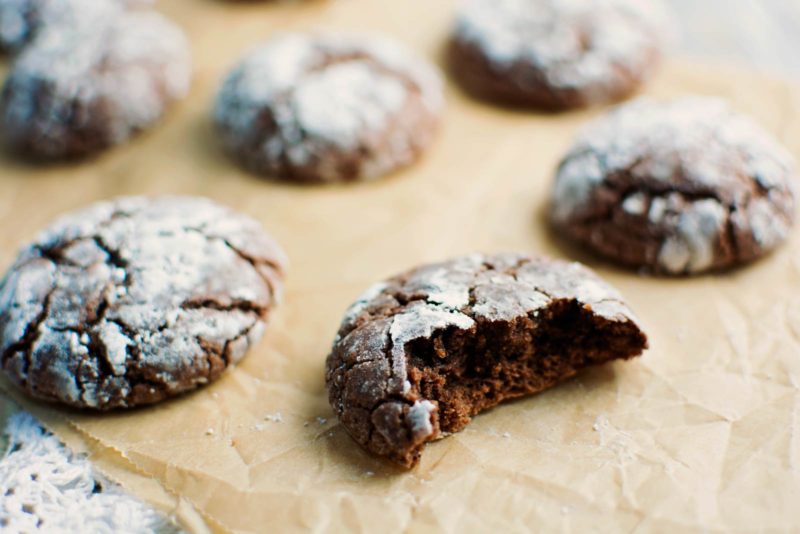 Chocolate Crinkle Cookies! Great anytime, to give as a gift from the kitchen or just because. Recipe @LittleFiggyFood