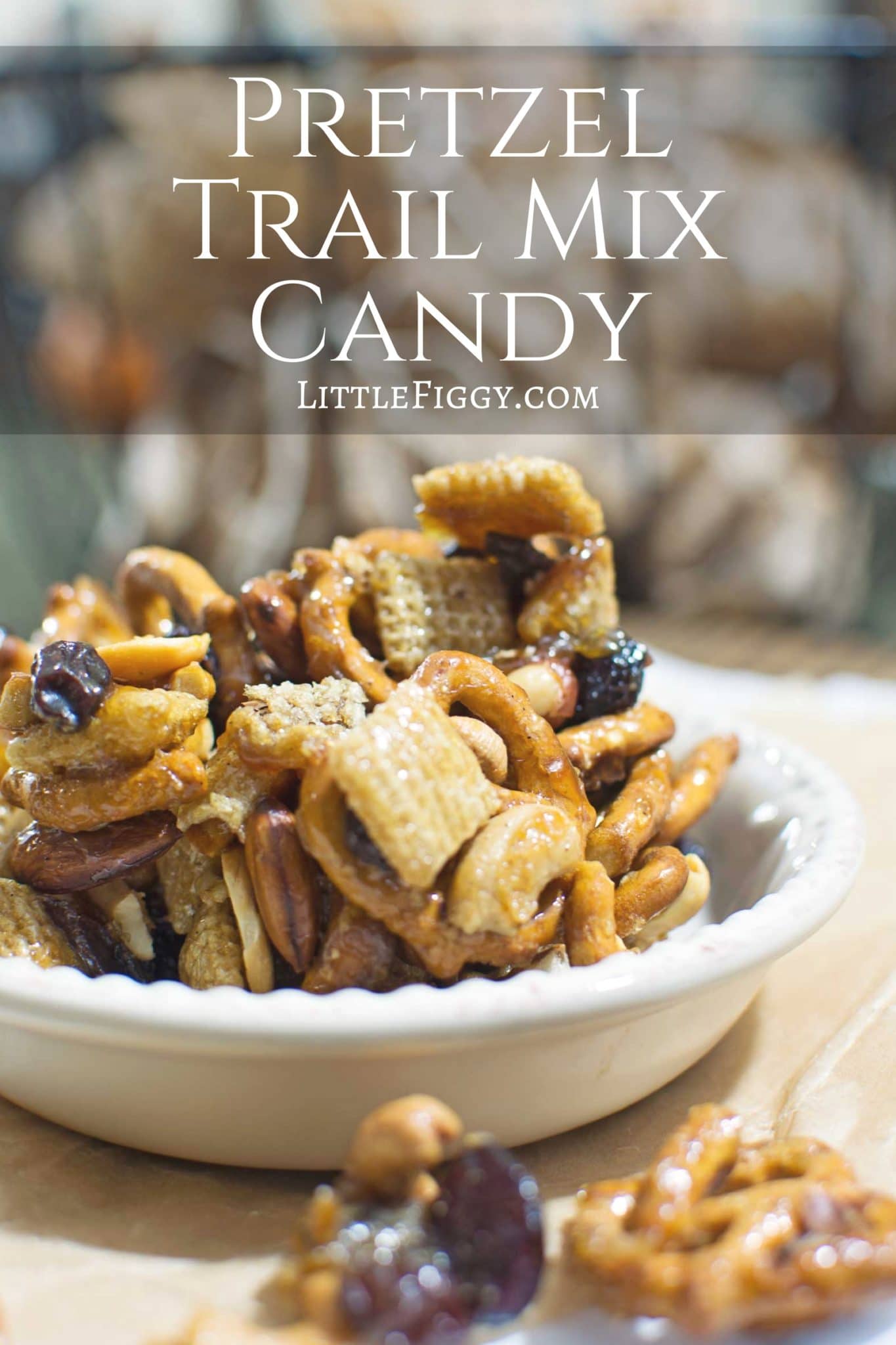 Pretzel Trail Mix Candy, perfect as a gift from the kitchen or as a party food! Recipe @LittleFiggyFood