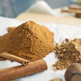 Pumpkin Pie Spice Blend, so easy to make and is perfect for all of your favorite traditional and not so traditional fall dishes, from pumpkin pie to curry. Making your own blends also makes for great Gifts from the Kitchen! Recipe @LittleFiggyFood