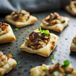 These tasty appetizers, Caramelized Shallot Tarts, are so easy to make and great to share with friends, family and @CavitWines! #Cavitwines #LivetheCavitLife #ad