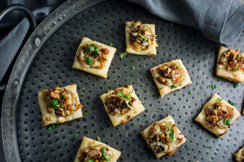 These tasty appetizers, Caramelized Shallot Tarts, are so easy to make and great to share with friends, family and @CavitWines! #Cavitwines #LivetheCavitLife #ad