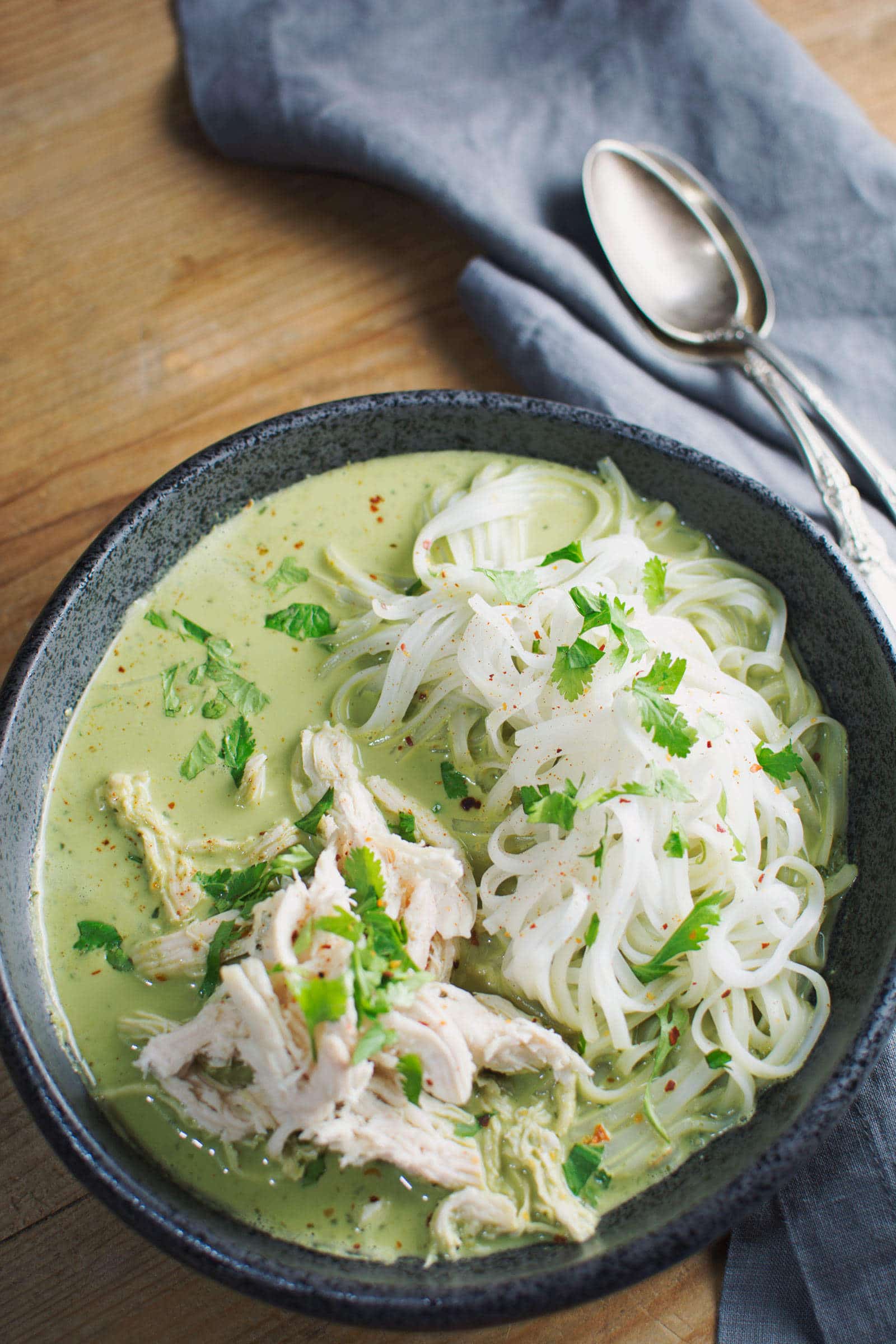 Try this tasty, quick and easy Thai Chicken Noodle Bowl! Full of amazing flavor and perfect as a starter or main meal. Recipe @LittleFiggyFood