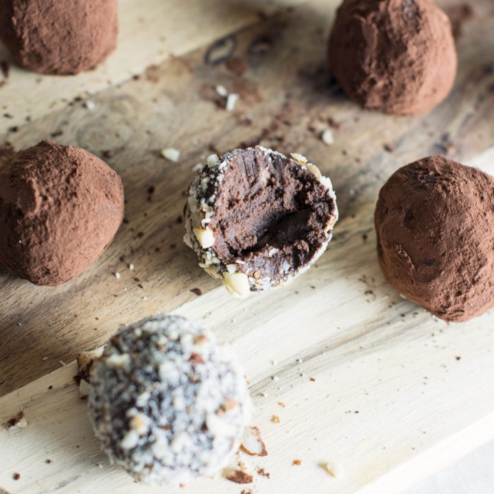 Oh so decadent Dark Chocolate Truffles! No SUGAR and only 3 ingredients to make the base, they are pure indulgence. Get the recipe @LittleFiggyFood