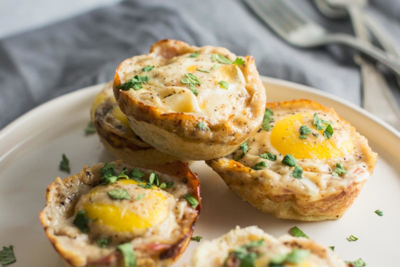 Enjoy these Croque Madame inspired Breakfast Bites for breakfast, lunch or dinner! Recipe @LittleFiggyFood