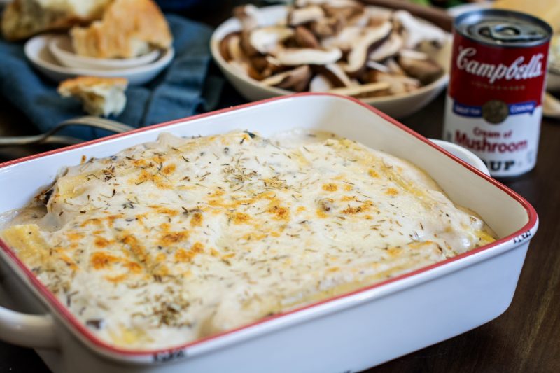 Baked dish with hot mushroom manicotti
