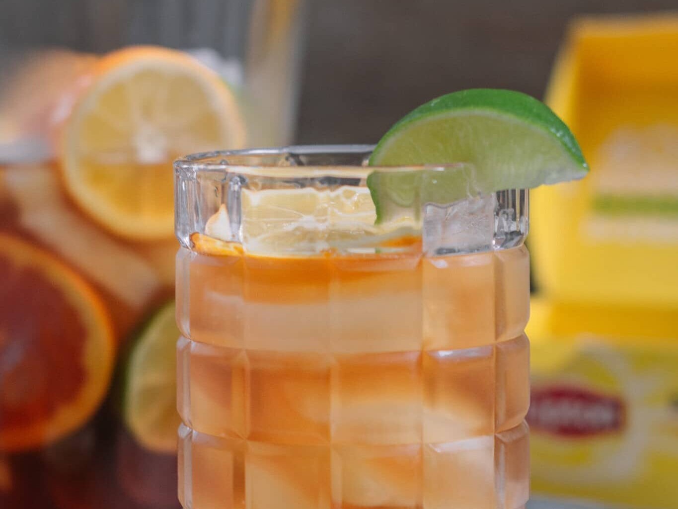 Iced tea with lemon and lime garnish