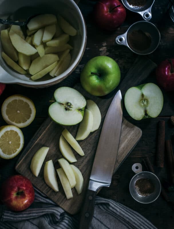 Ingredients to make apple cobbler