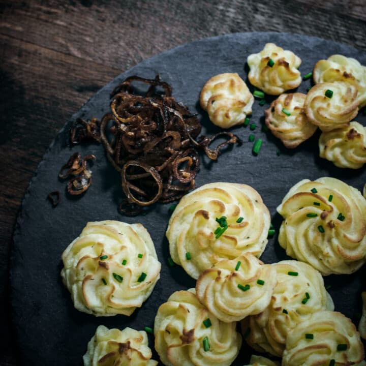 Potato bites with crispy shallot rings