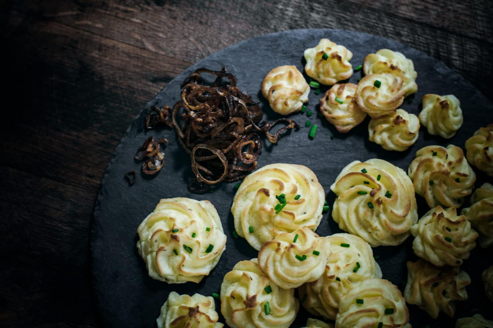 Potato bites with crispy shallot rings