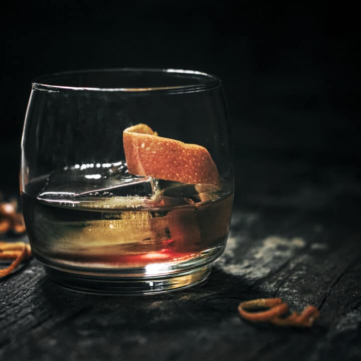 https://www.littlefiggy.com/wp-content/uploads/2019/12/Easy-Bourbon-Old-Fashioned-2-720x720.jpg