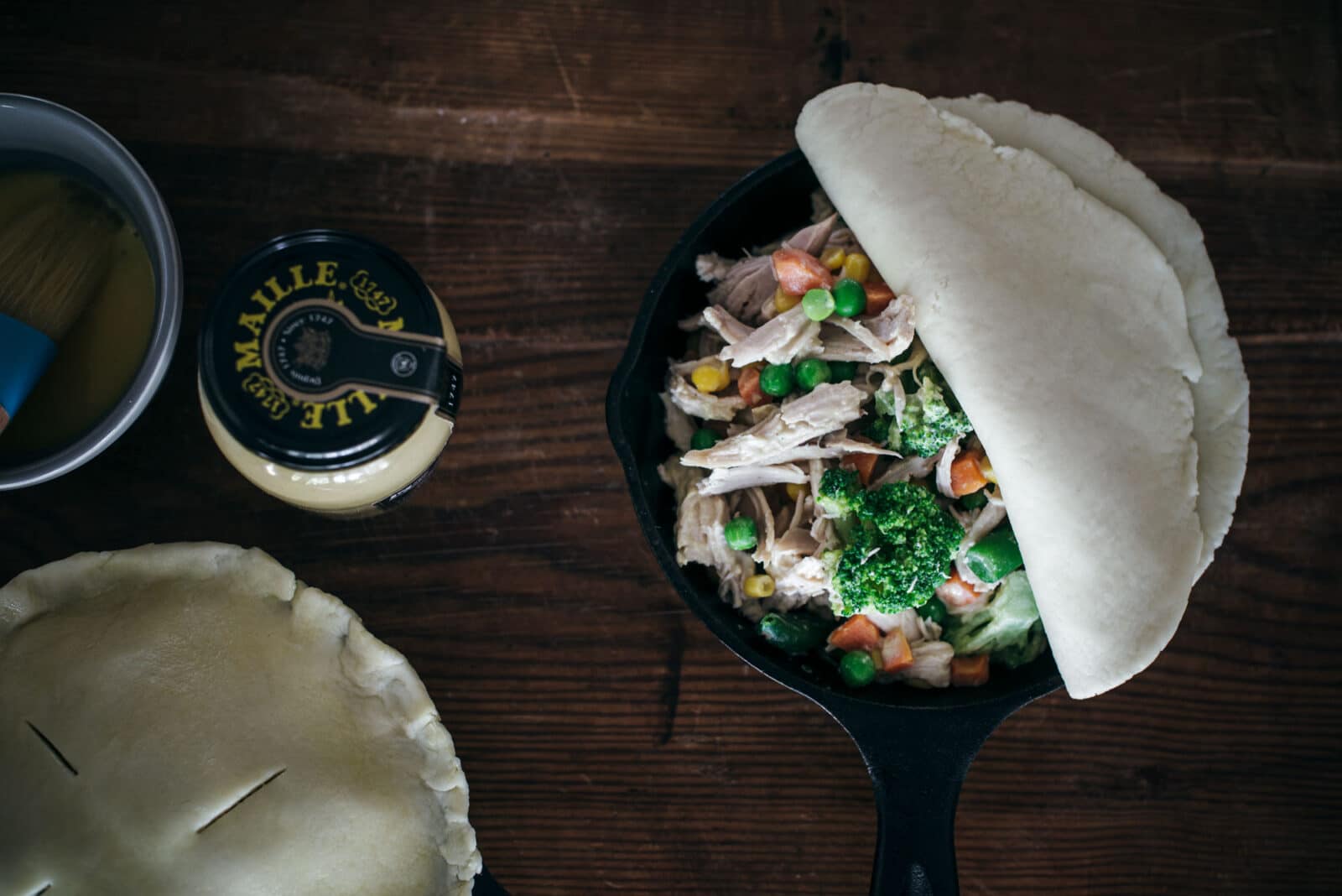Finishing pastry lids on savory pies
